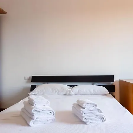 Garibaldi Two Bedrooms By Halldis Apartman *